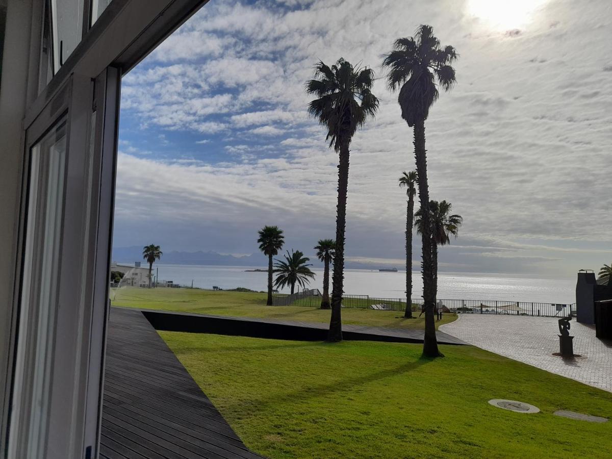 Beach Club Self Catering Apartments Mossel Bay Exteriör bild