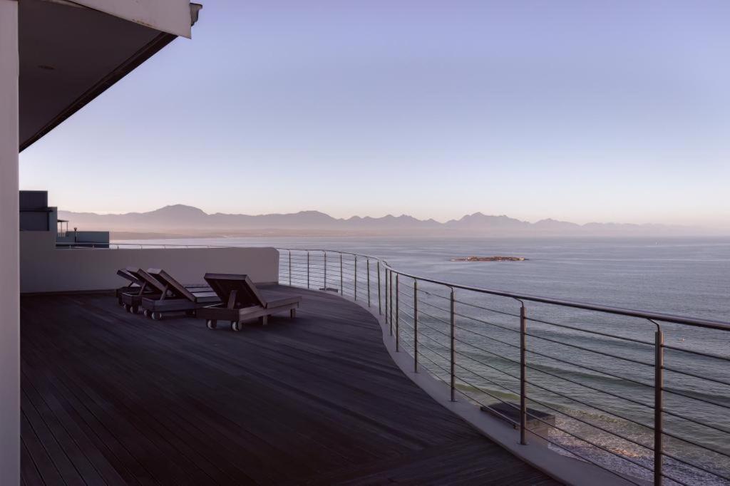 Beach Club Self Catering Apartments Mossel Bay Exteriör bild
