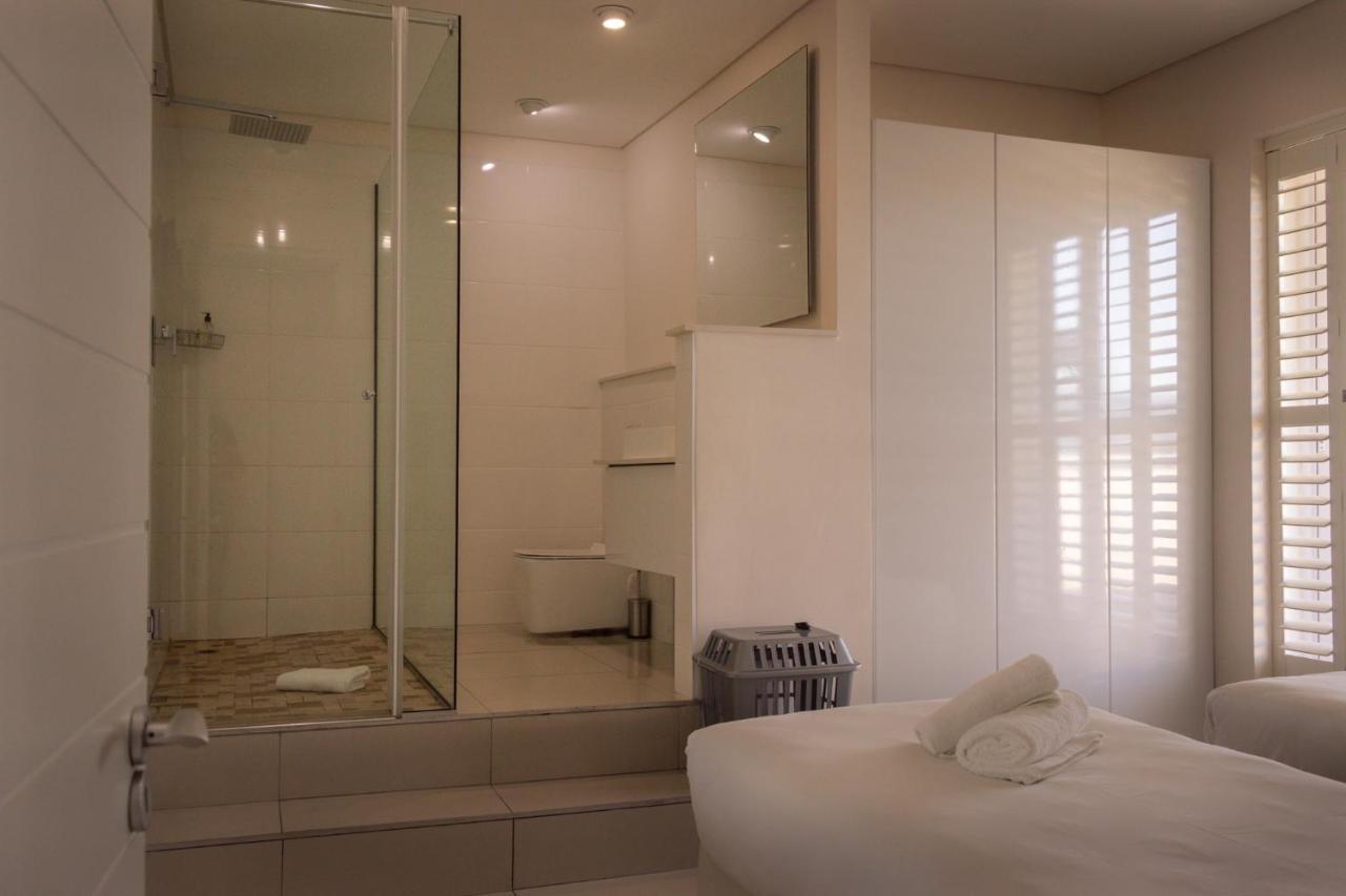 Beach Club Self Catering Apartments Mossel Bay Exteriör bild