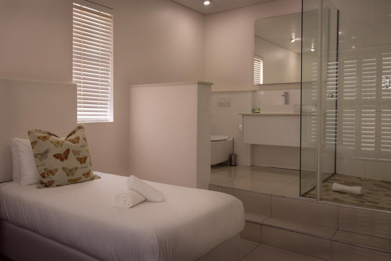Beach Club Self Catering Apartments Mossel Bay Exteriör bild