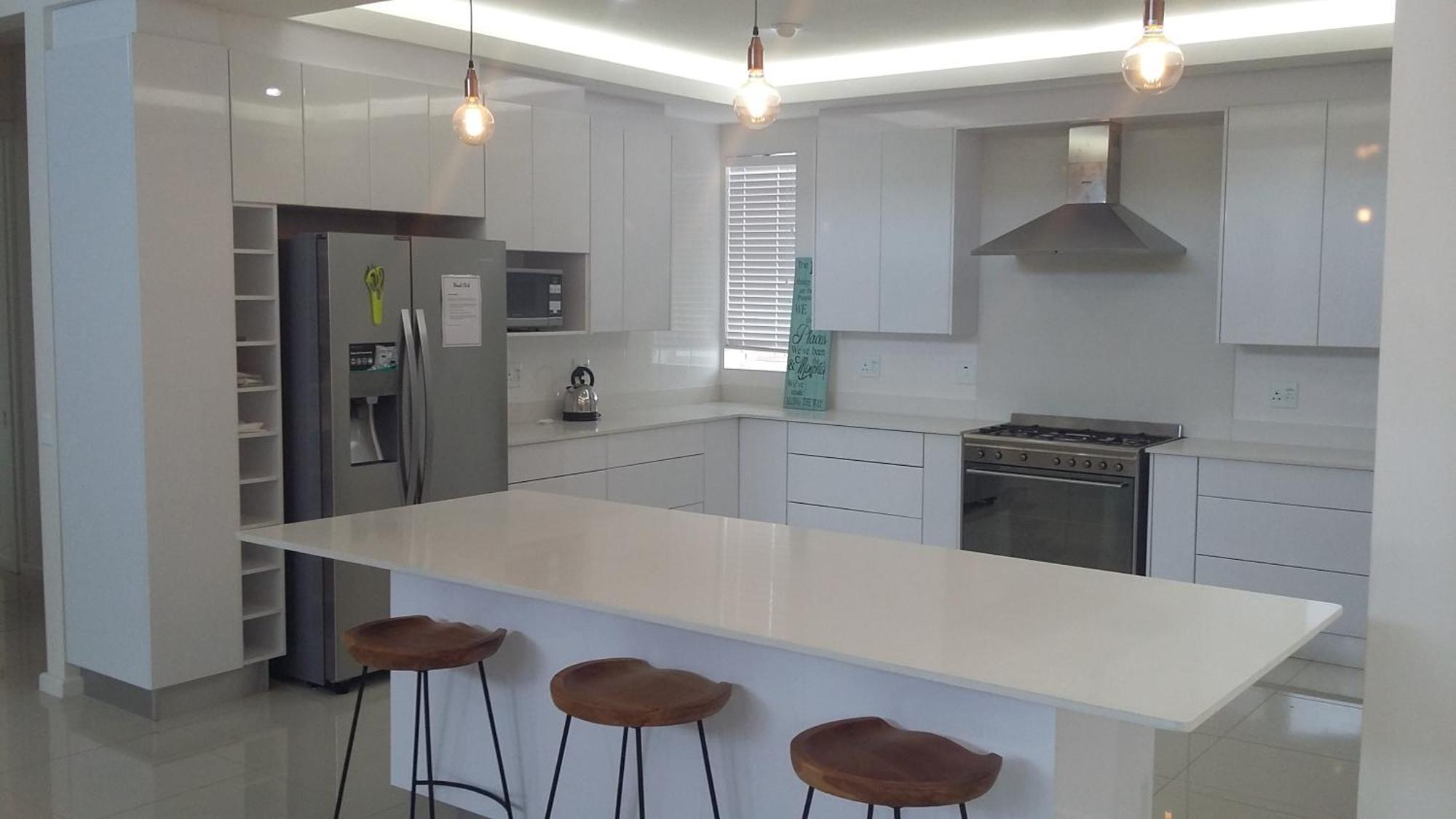 Beach Club Self Catering Apartments Mossel Bay Exteriör bild