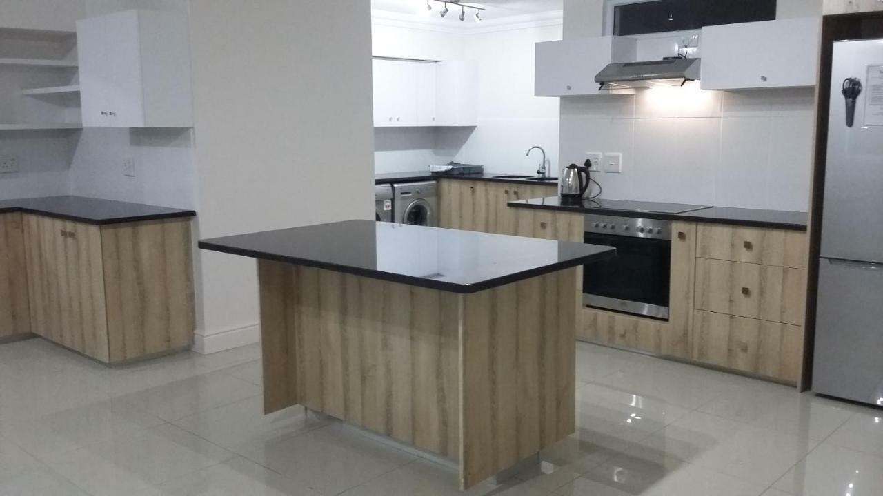Beach Club Self Catering Apartments Mossel Bay Exteriör bild