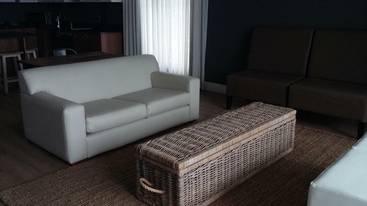 Beach Club Self Catering Apartments Mossel Bay Exteriör bild