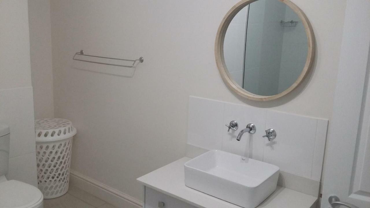Beach Club Self Catering Apartments Mossel Bay Exteriör bild
