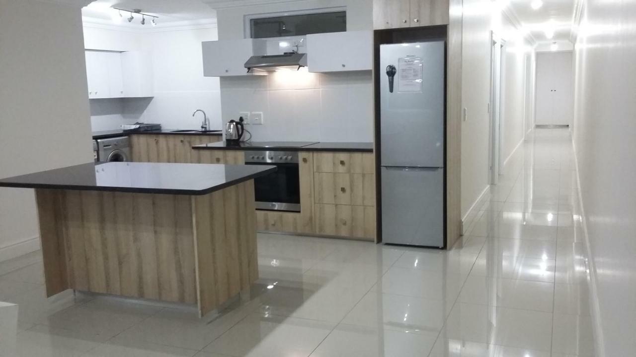 Beach Club Self Catering Apartments Mossel Bay Exteriör bild